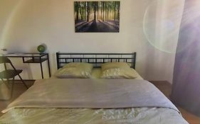 Turicum Apartment Mit Balkon Und Parkplatz